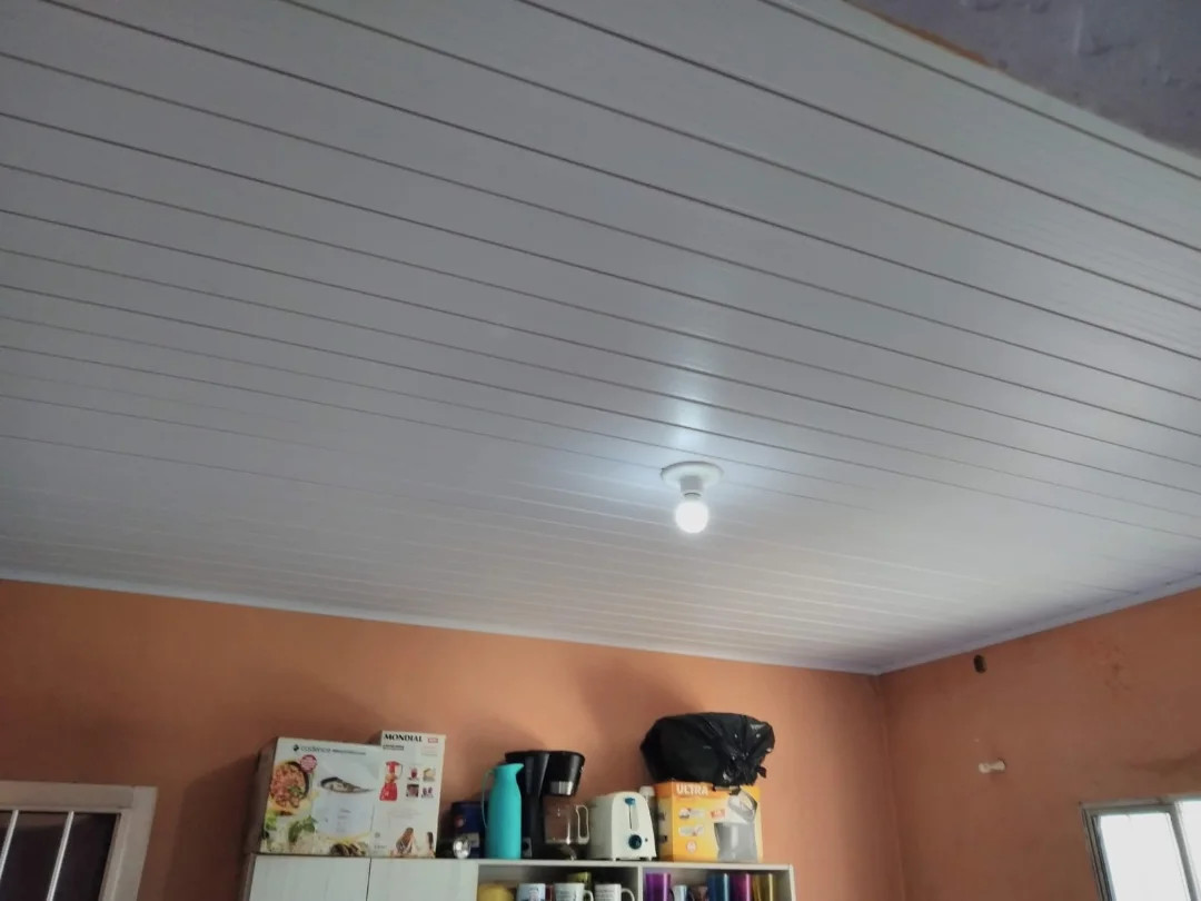 Temos Forro de PVC Branco Frisado